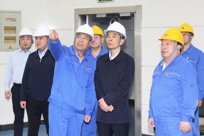 新安縣委副書(shū)記、代縣長(zhǎng)崔占科到萬(wàn)基控股集團(tuán)調(diào)研