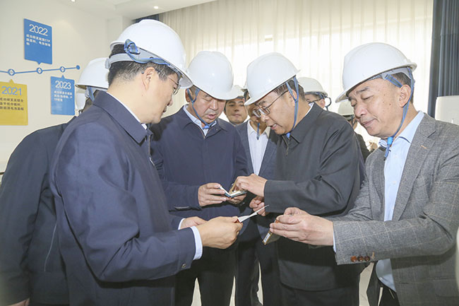 寧夏回族自治區(qū)黨委常委、副主席買(mǎi)彥州一行到萬(wàn)基控股集團(tuán)調(diào)研